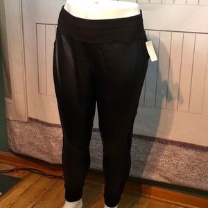 NWT LIVI ACTIVE BLACK JOGGERS SIZE 22/24
